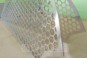 激光切割加工 激光切割機與傳統(tǒng)激光切割機的區(qū)別有哪些