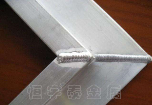 焊接加工接頭設計過程中，焊縫尺寸和數量有哪些要求？