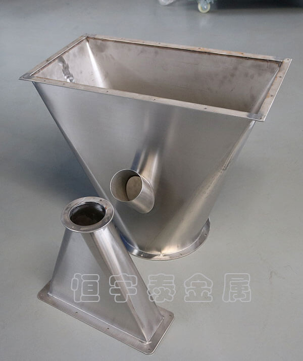 在進(jìn)行不銹鋼鈑金加工的過程中，需要特別留意相關(guān)的細(xì)節(jié)
