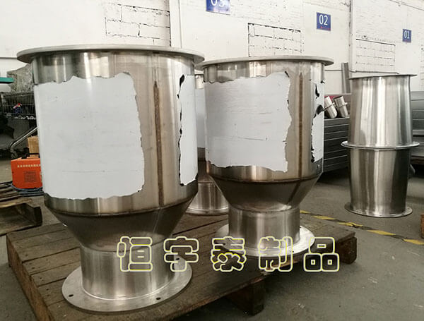 在進(jìn)行不銹鋼鈑金加工的過程中，需要特別留意相關(guān)的細(xì)節(jié)